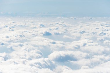 Mavi gökyüzü ve beyaz bulutlar, üst görünüm, gökyüzü arkaplan ve doku, grafik kaynak