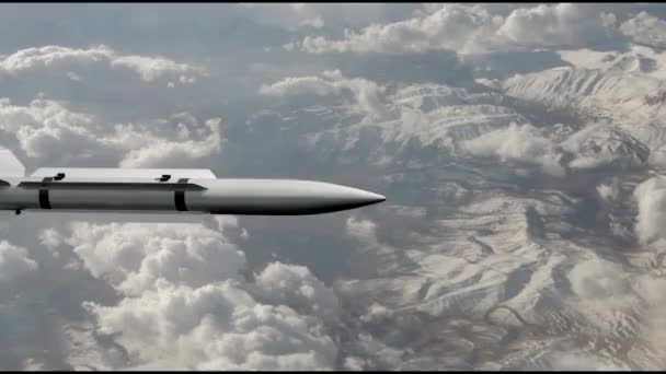 Balisztikus Rakéta Repül Égen Felhők Felett Füst Tűz Rakétaindítási Nyomvonal — Stock videók
