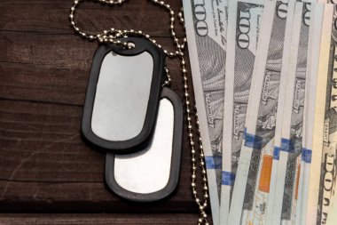 Amerikan banknotları arasındaki hizmet simgesi, ordu ve finans arasındaki bağlantıyı yansıtıyor.