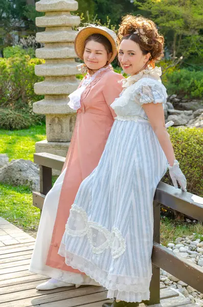 Geçmişin ihtişamı: Eski Avusturya giysileri, bahar ve kadınların sırları