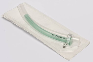 Steril ambalajlı 7.5 mm çapında endotrakeal tüp görüntüsü.