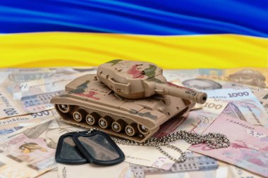 Ukrayna bayrağı, Hryvnialar, jetonlar ve tank. Savaş, savunma finansmanı ve askerlik.