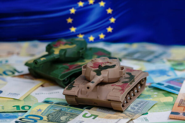 ЕС, деньги и армия. Миниатюрные танки на банкнотах евро в контексте европейского оборонного бюджета и политических решений