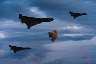 Gece gökyüzünde uçan askeri uçaklar, kurşun izleyiciler, havada bir patlama.