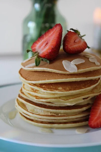 çilek ile kahvaltı gözleme