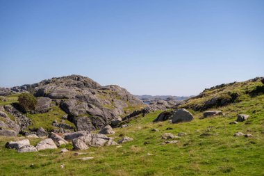 Norveç dağları, arka plandaki en büyük vadi..