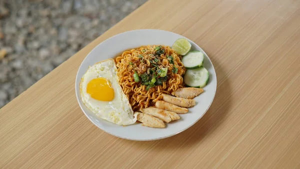 Fried Noodles Sunny Side Eggs Pieces Chicken Cucumber White Plate — Stock Photo, Image