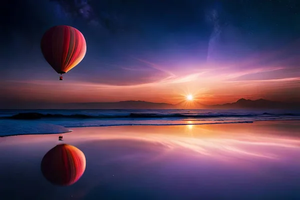 Balon Gorące Powietrze Przelatujący Nad Morzem Wschodzie Słońca Piękny Krajobraz — Zdjęcie stockowe