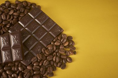 çikolata ve kahve çekirdekleri