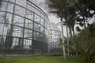 İsrail Eyaleti 'nin güzel manzarası. Kuzeydeki modern binanın dünyaca ünlü simgesi.