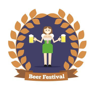 Bira Biraları Yuvarlak Sancaklı Kadın. Gülümseyen güzel garson kız içki servisi yapıyor.