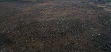                                Açık arazi, geniş açık arazi.