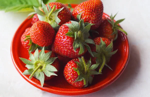 Strawberries Bowl Ripe Strawberries White Background — Stock Photo, Image