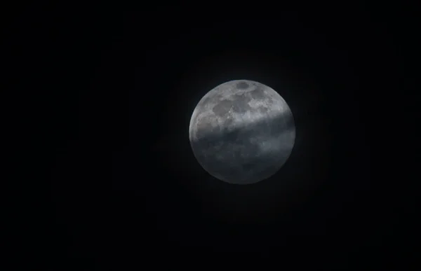 Månen Står Helt Opp Himmelen – stockfoto