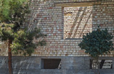                                Bu tamamlanmamış bir tuğla ev.