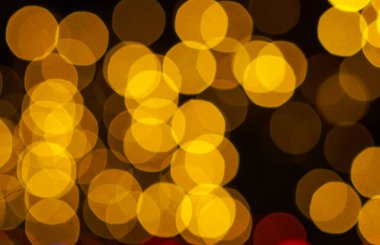                                  Bayram ışıklarının farklı renklerde ışıklandırıldığı fotoğraf bken fotoğraf