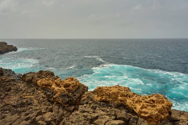 Cape Verde 'de Atlantik kıyısında dalgalar