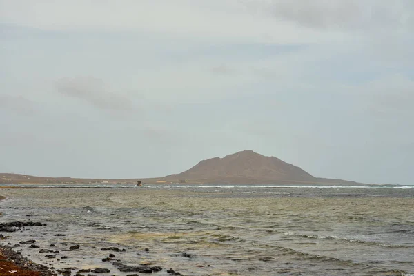 Cape Verde 'deki Sal adasındaki Atlantik kıyısı