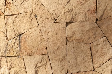 Arkaplan olarak granit taşlardan bir duvar