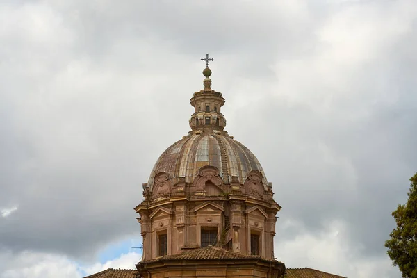 stock image The dome of an ancient Roman building against the background of a cloudy sky