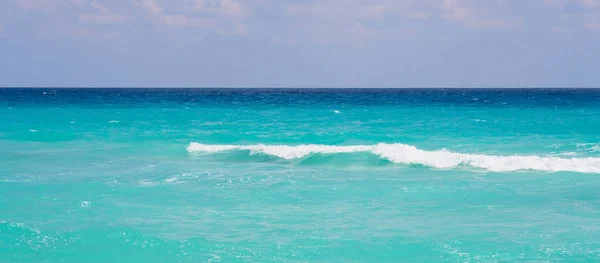 Vlny Pěnou Pobřeží Karibiku Mexiku — Stock fotografie