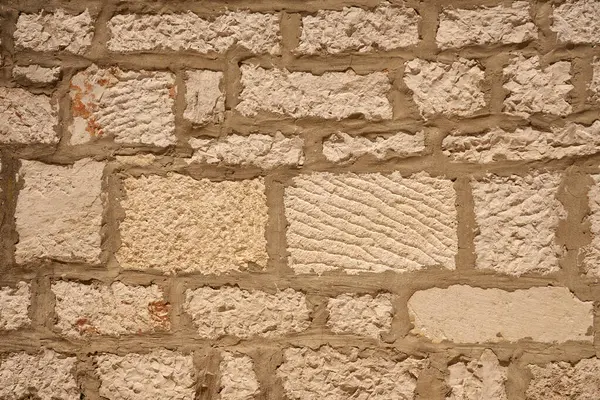 Arkaplan olarak harç üzerine taş bir duvar