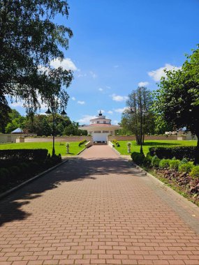 Açık hava tiyatrosu. Amfitiyatro. Parktaki tiyatro.