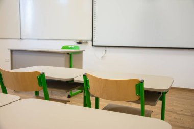 boş modern okul sınıfı