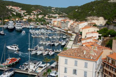 Bonifacio Corsica Fransa 'daki yat ve tekneler.