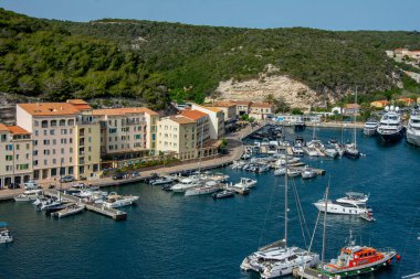 Bonifacio Corsica Fransa 'daki yat ve tekneler.