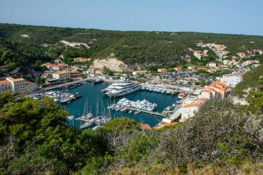 Bonifacio Corsica Fransa 'daki yat ve tekneler.