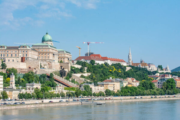 Будапештская архитектура города. Венгерский дворец в Будапеште