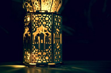 Süslü Arap feneri Ramazan ve Kurban Bayramı tebrik kartı