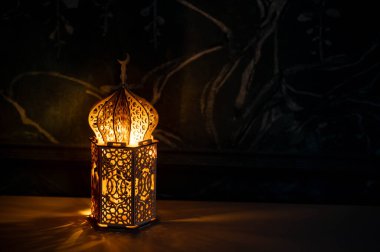 Süslü Arap feneri Ramazan ve Kurban Bayramı tebrik kartı