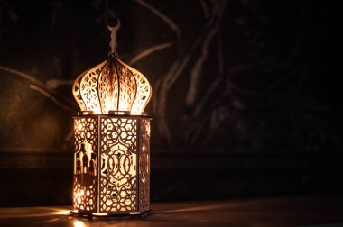 Süslü Arap feneri Ramazan ve Kurban Bayramı tebrik kartı