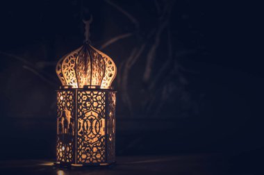 Süslü Arap feneri Ramazan ve Kurban Bayramı tebrik kartı