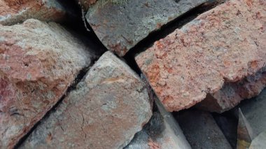 Bir yığın taşı kapat.