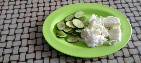 Bir tabak lezzetli yemek.