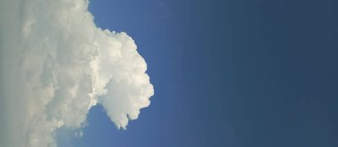 Gökyüzündeki bulutlar