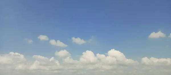 Bulutlu güzel gökyüzü