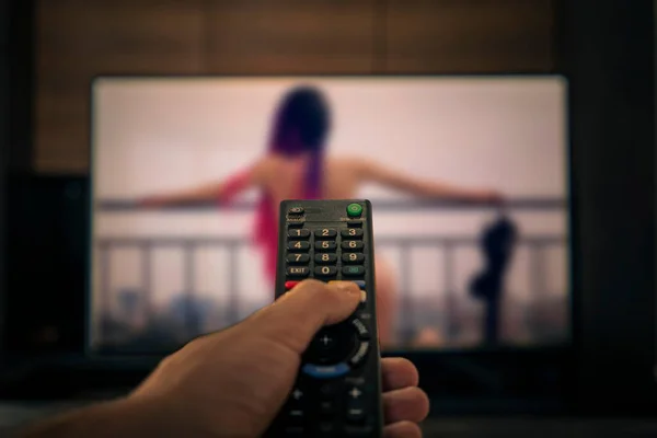 Porr Pornografi Fjärrkontroll Mans Hand Bakgrunden Erotisk Film Fokus Vuxet — Stockfoto