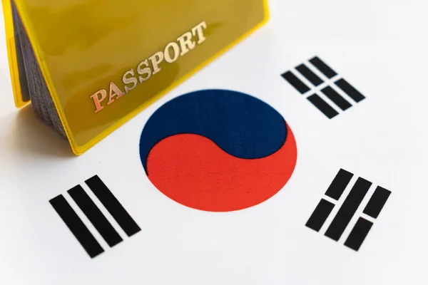 Vlag Van Zuid Korea Met Paspoort Reisvisum Burgerschap Concept Verblijfsvergunning — Stockfoto