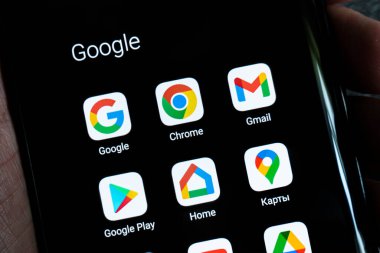 Barnaul. - Rusya. 21 Haziran 2022: Google uygulama simgeleri ekranda. Google LLC, internet hizmetleri ve ürünleri konusunda uzmanlaşmış bir Amerikan çokuluslu teknoloji şirketidir.