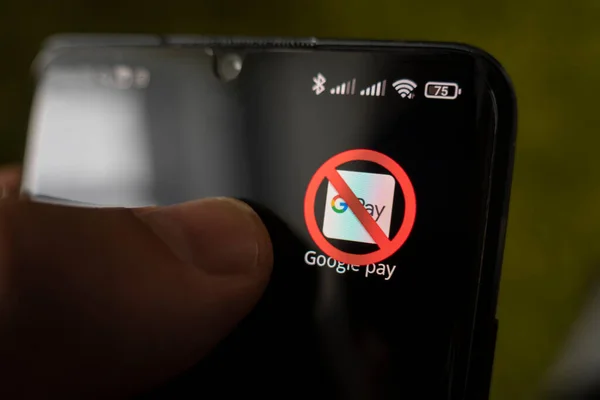 Зачеркнутая Иконка Черном Экране Смартфона Концепция Запрета Приложения Google Pay — стоковое фото