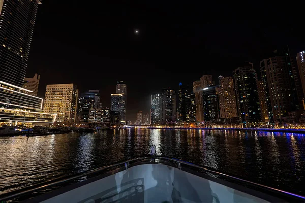 Ночной Круиз Гавани Дубая Роскошные Яхты Ночном Свете Воде Marina — стоковое фото
