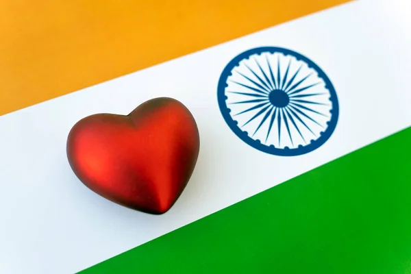 Cuore Rosso Sulla Bandiera Dell India Concetto Sentimenti Patriottici Proprio — Foto Stock