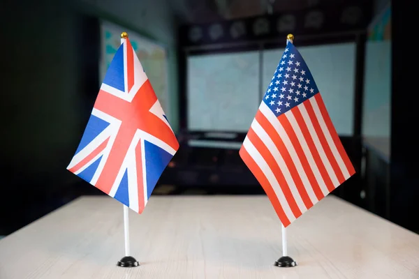 Banderas Estados Unidos Reino Unido Negociaciones Internacionales Celebración Contratos Entre — Foto de Stock