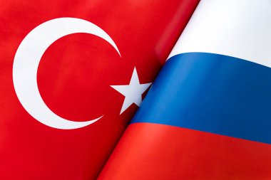 Türkiye ve Rusya 'nın bayraklarının arka planı. İki ülke arasındaki etkileşim veya karşı etki kavramı. Uluslararası ilişkiler. politik görüşmeler. Spor yarışması.