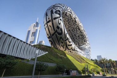 Dubai, BAE, Birleşik Arap Emirlikleri. 28 Kasım 2022. Yumurta şekilli bina, Şeyh Zayed Yolu 'nda geleceğin müzesi..