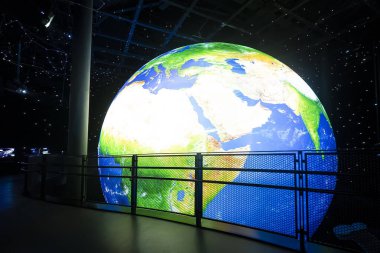 Dubai, Birleşik Arap Emirlikleri. 29 Kasım 2022: Expo 2020 Elif - Mobilite Pavyonu Mimarisi